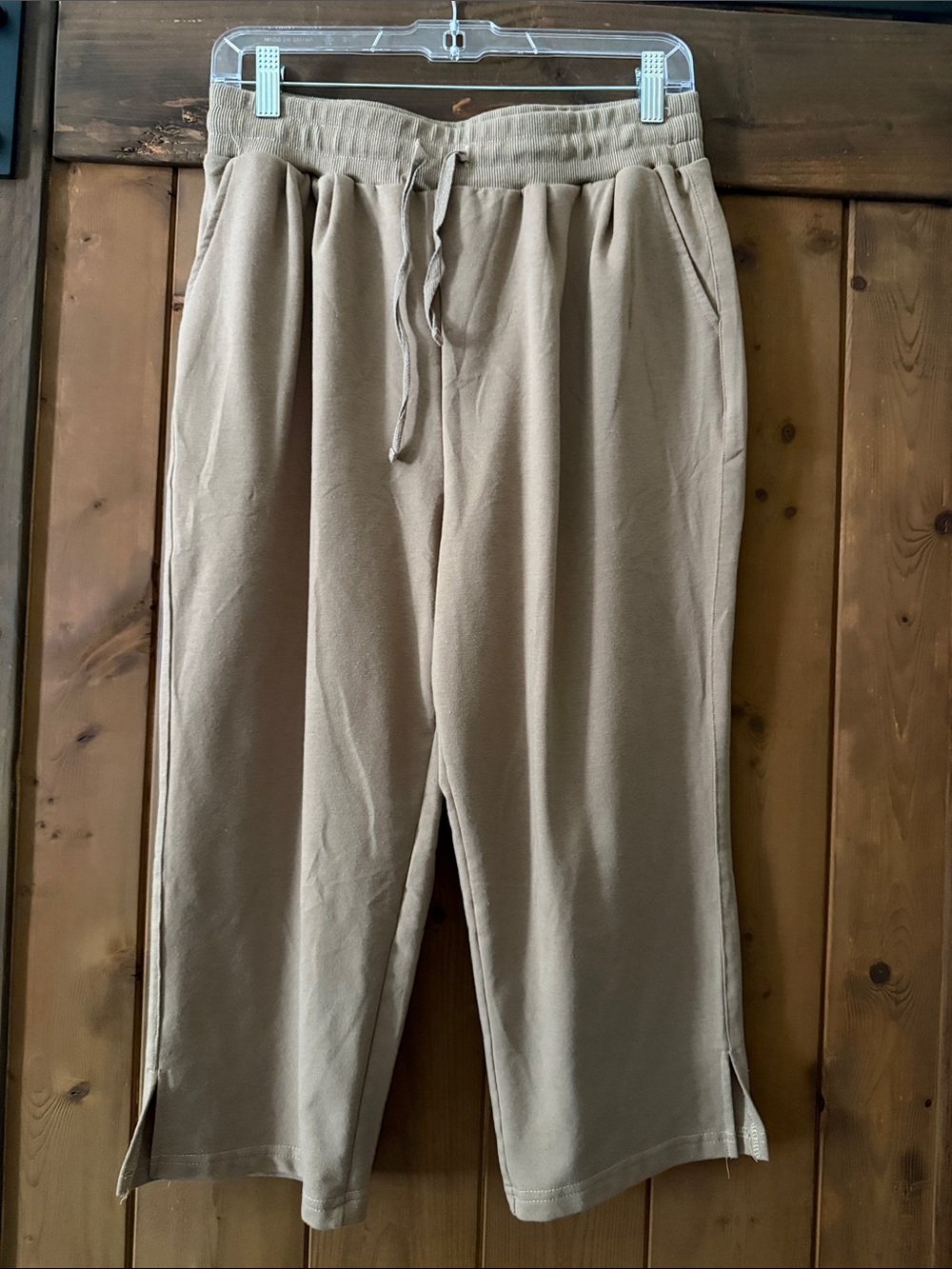 Lexislove Women’s Cropped pant in Khaki